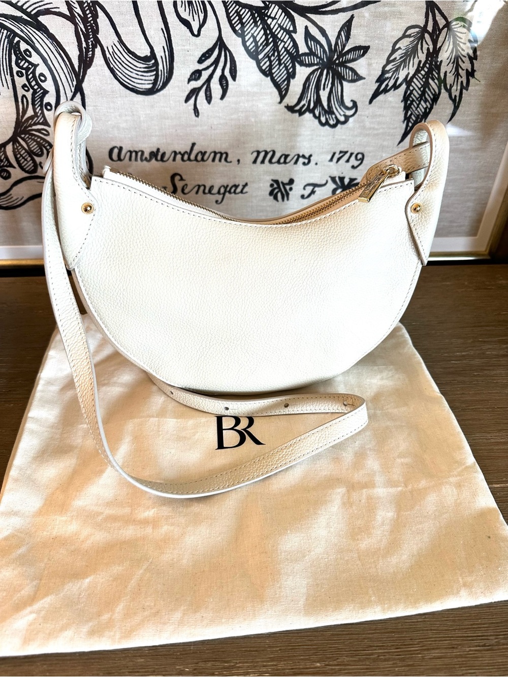 Banana Republic VIDA HALF-MOON SHOULDER BAG NWOT - Picture 4 of 8